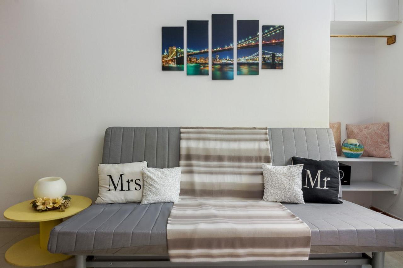 Comfy Apartment Close To Floisvos Beach Atena Exterior foto